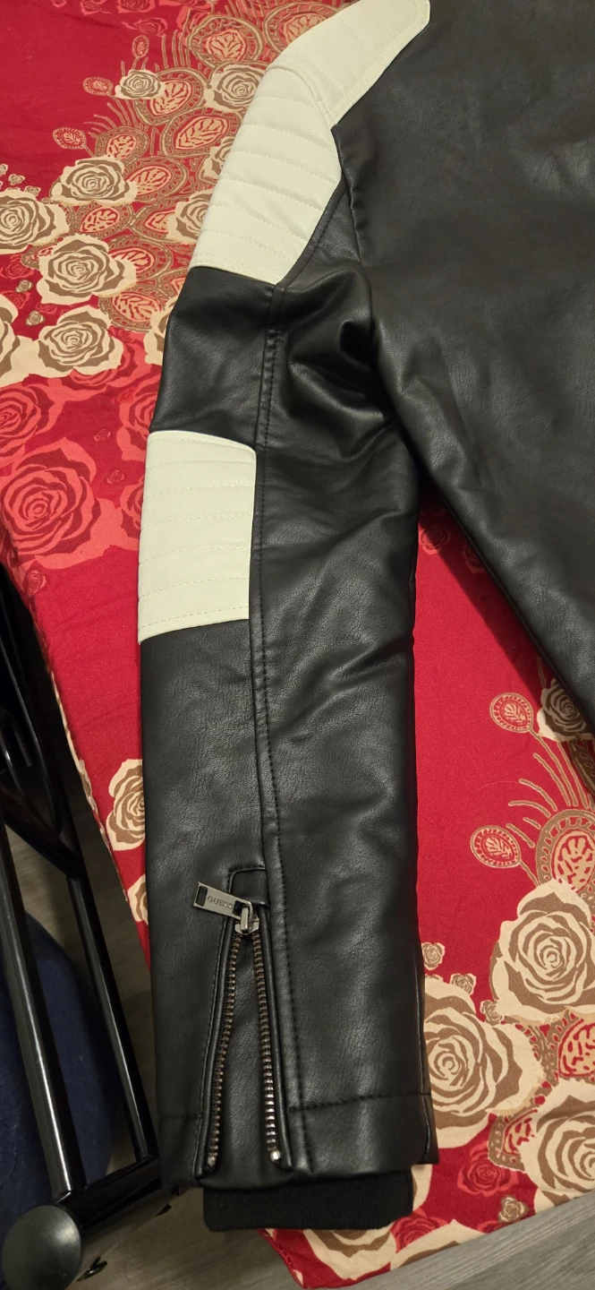 Stylish Guess Jacket - Black & White with hoodie. - photo 5