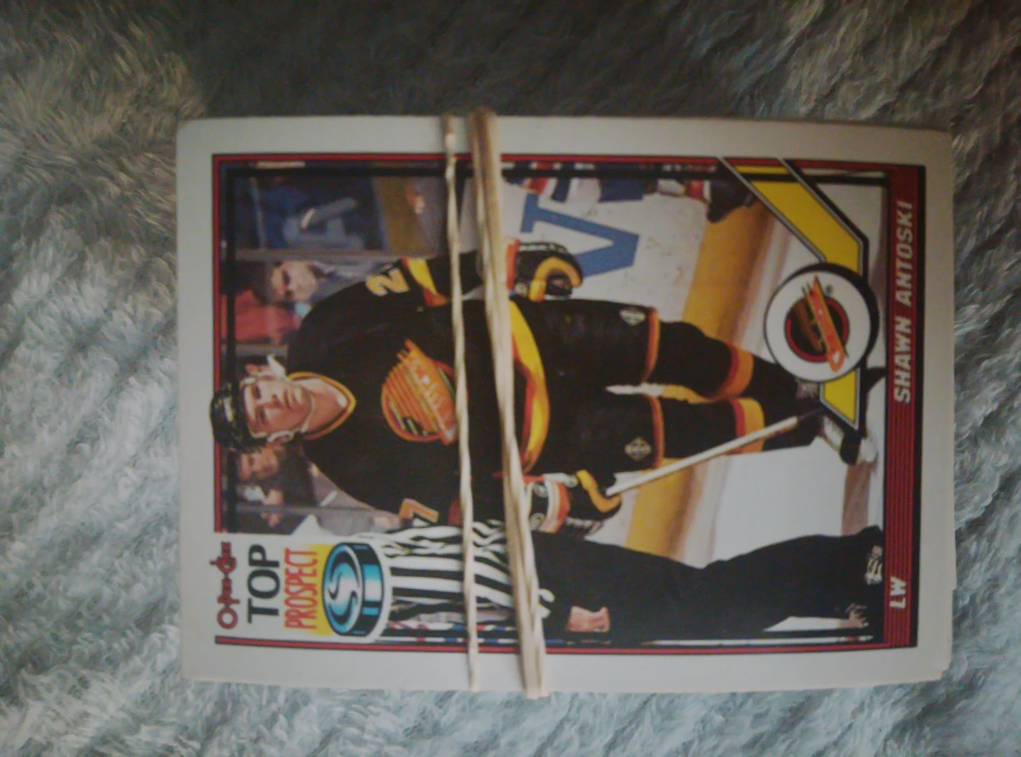 Stack of O-Pee-Chee Hockey Cards - Glenn Anderson - photo 3