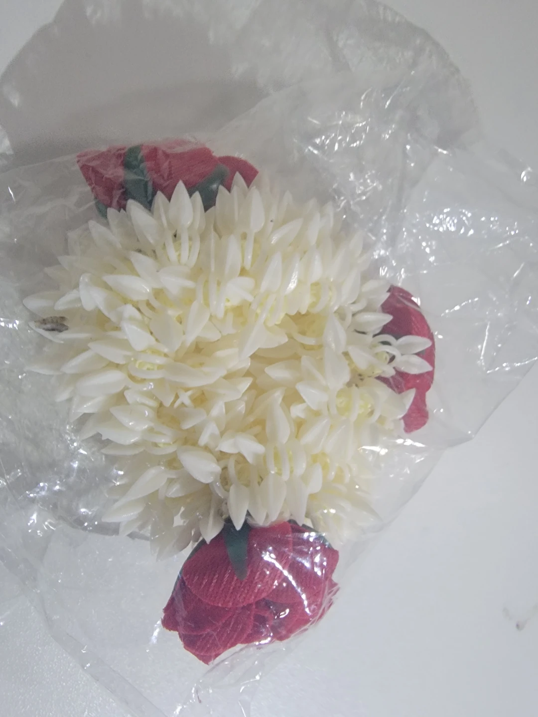 White Flower Garland with Red Roses