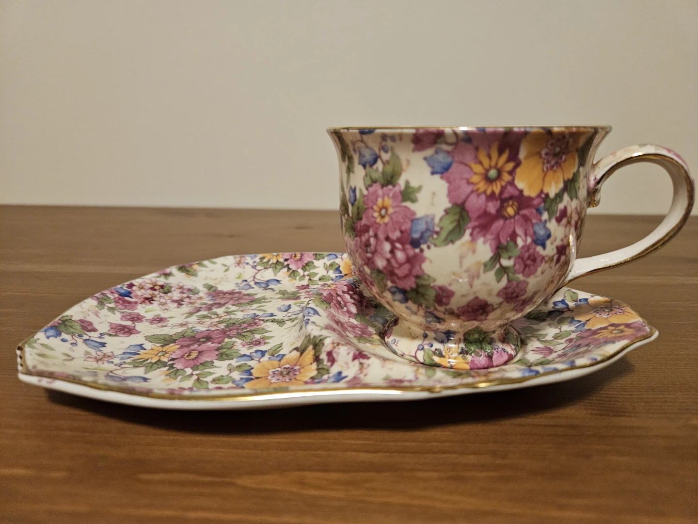 Royal Winton CheadleTea Cup & Saucer Tennis Set