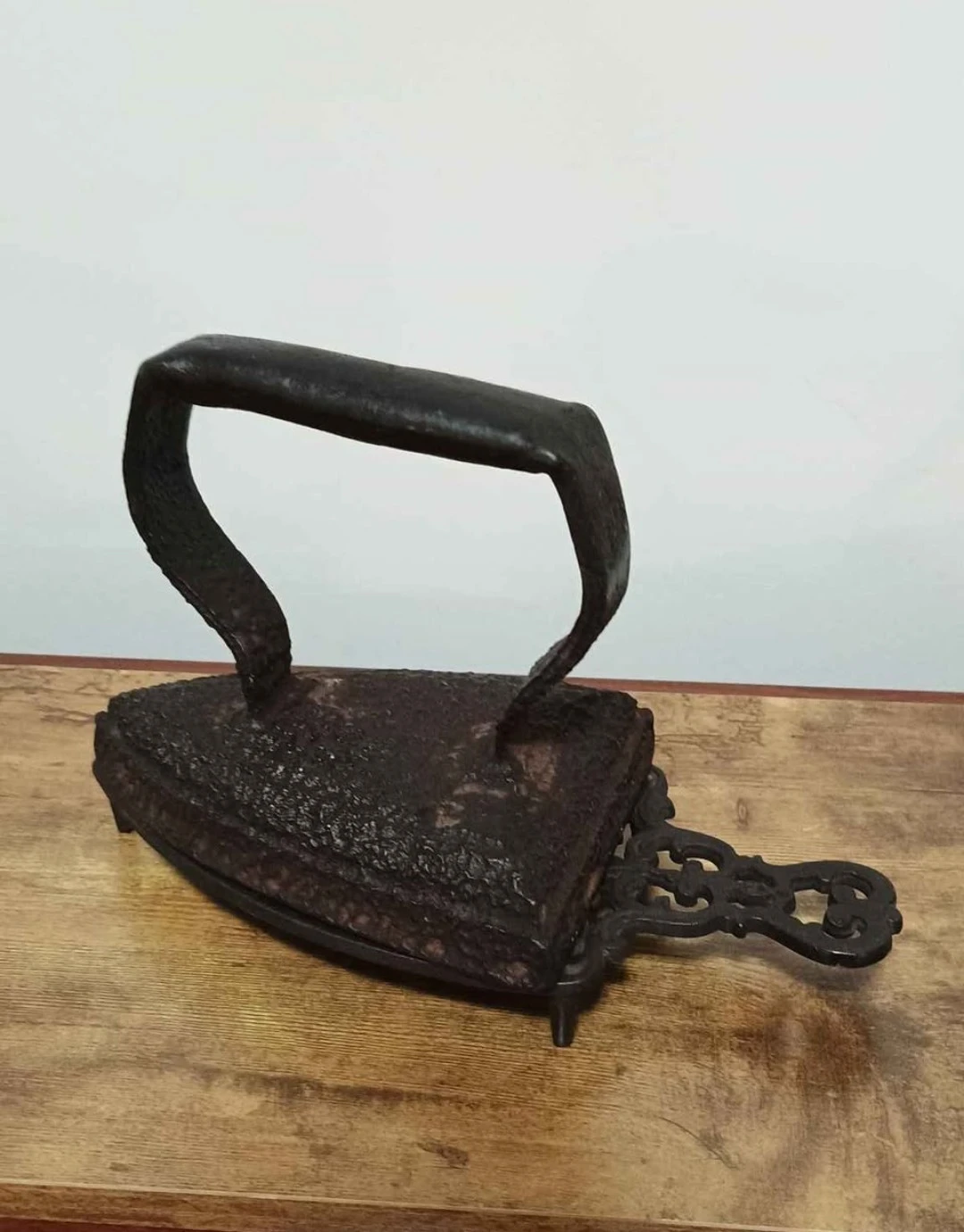 Antique Cast Iron Clothes Iron - photo 3