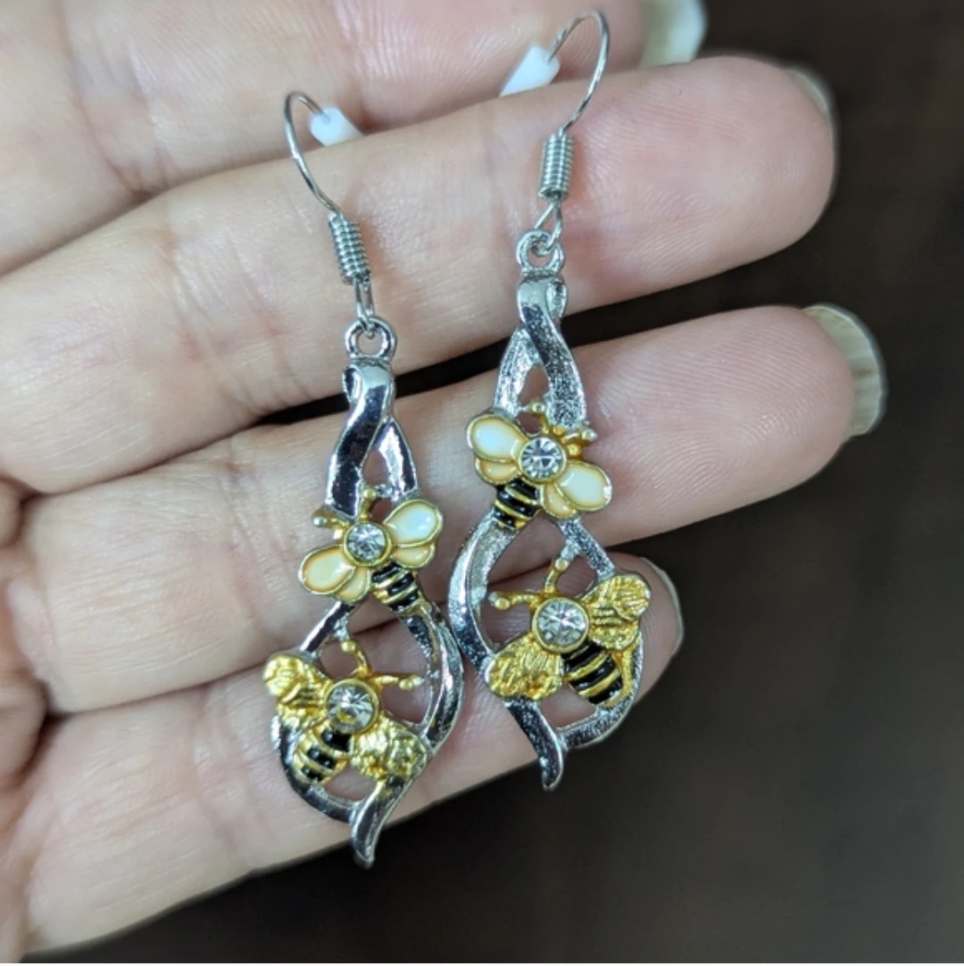 Cute Bee Dangle Earrings - photo 2
