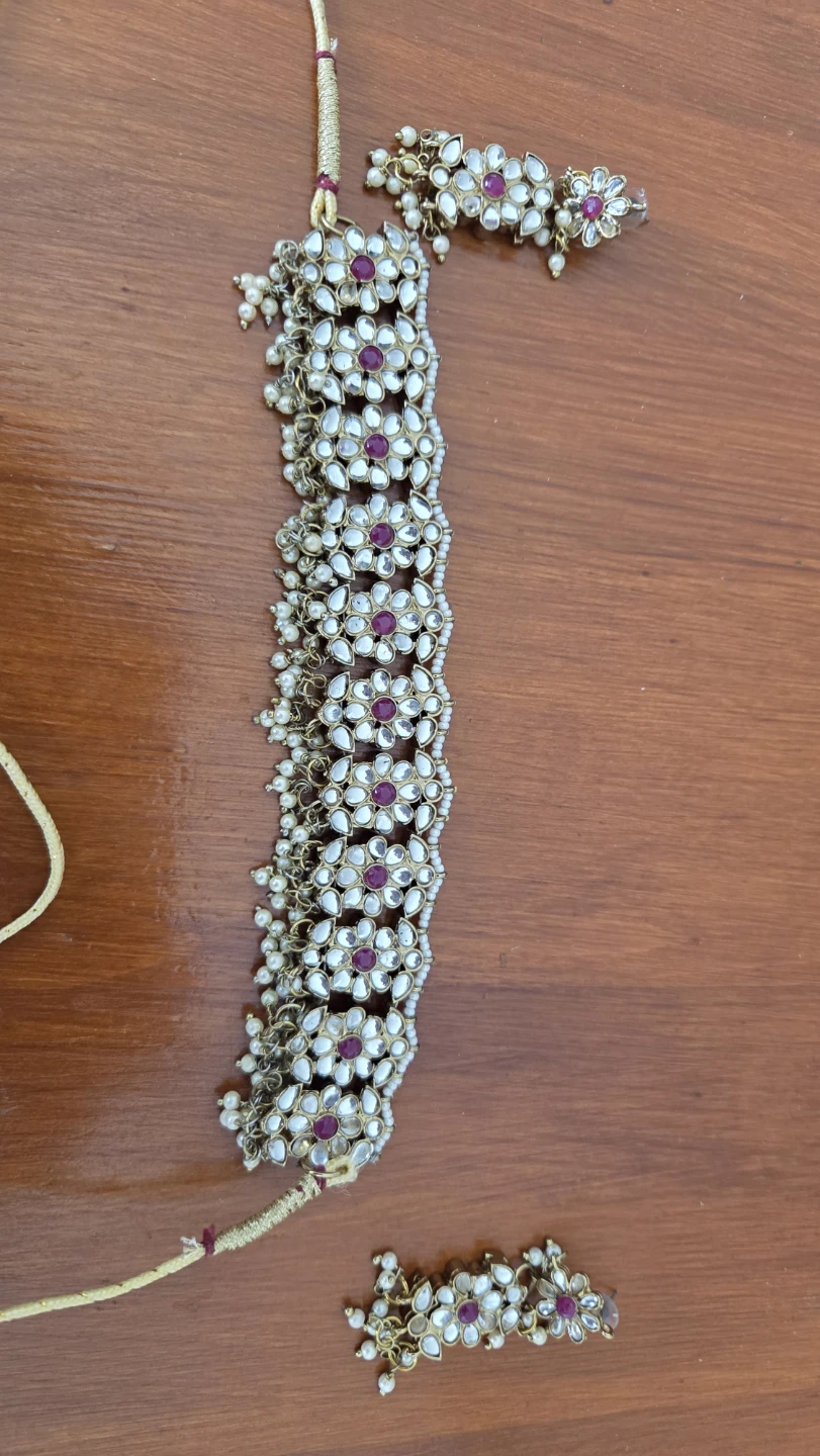 Indian Jewellery Set with White Stones and Pearls