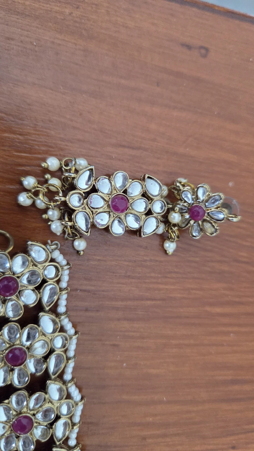 Indian Jewellery Set with White Stones and Pearls - photo 3
