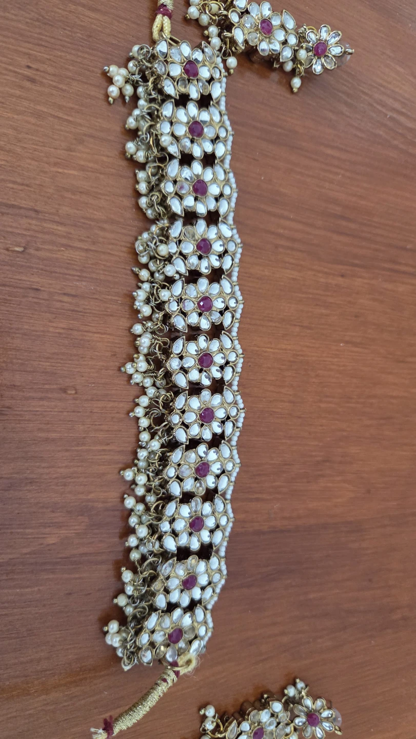 Indian Jewellery Set with White Stones and Pearls - photo 4
