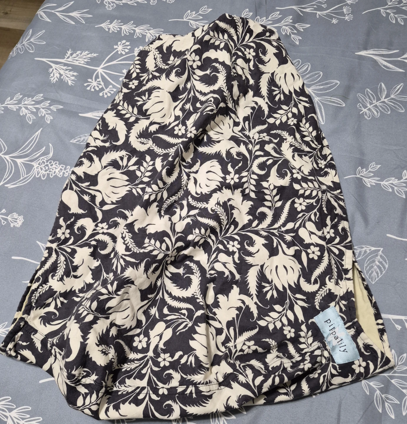 Pippalily pouch style baby sling.