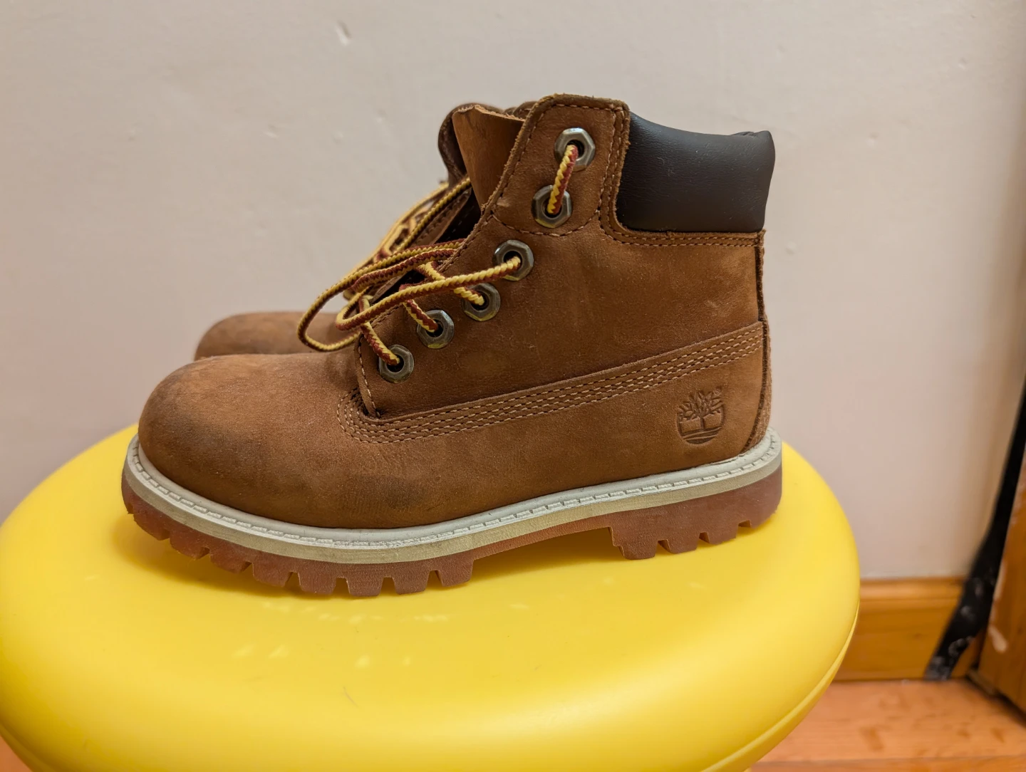 Timberland Kids Brown Leather Boots size 11(4-5 years old ) - photo 3