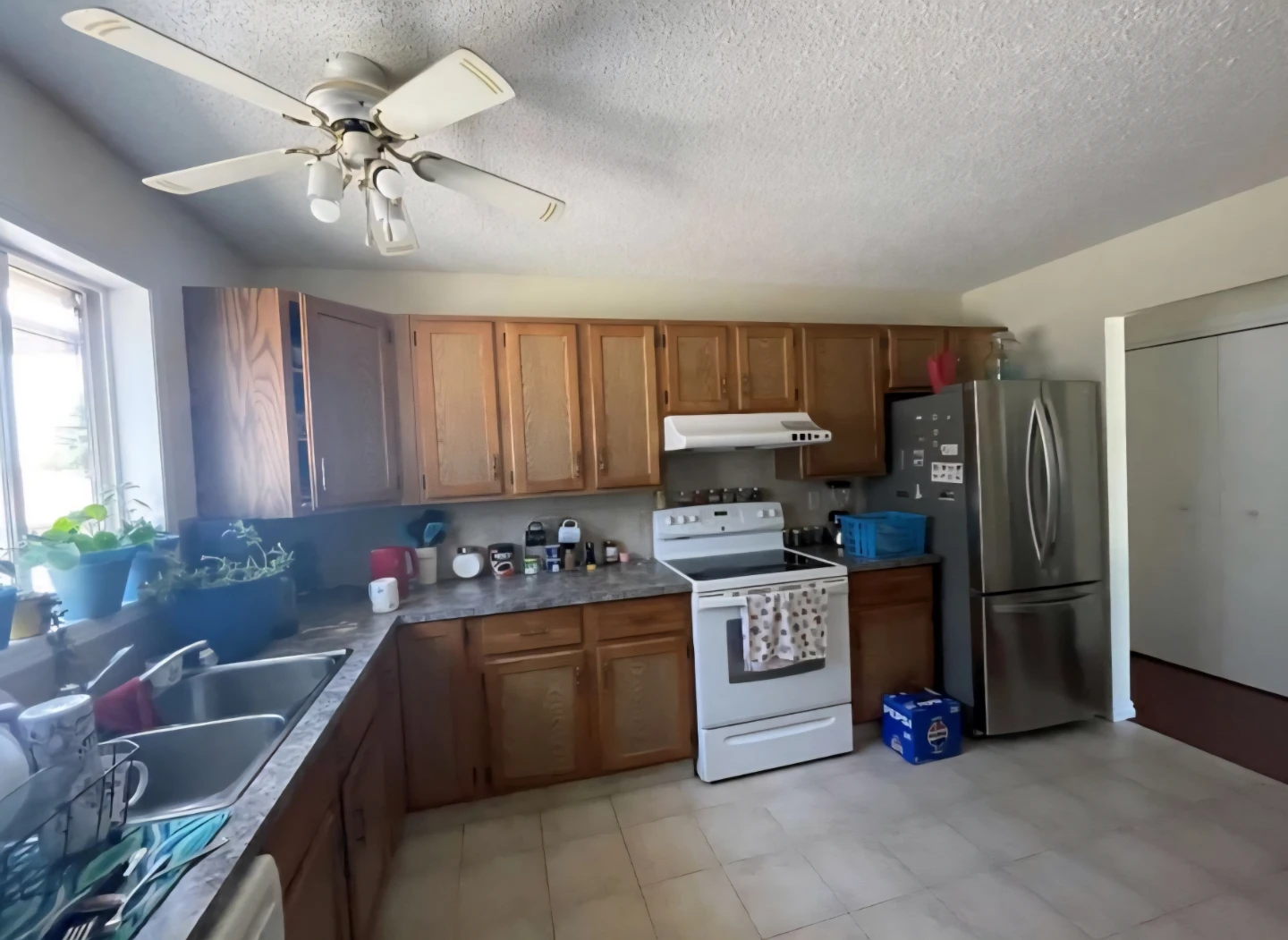 3br mainfloor + garage+private in-suite laundry - photo 3