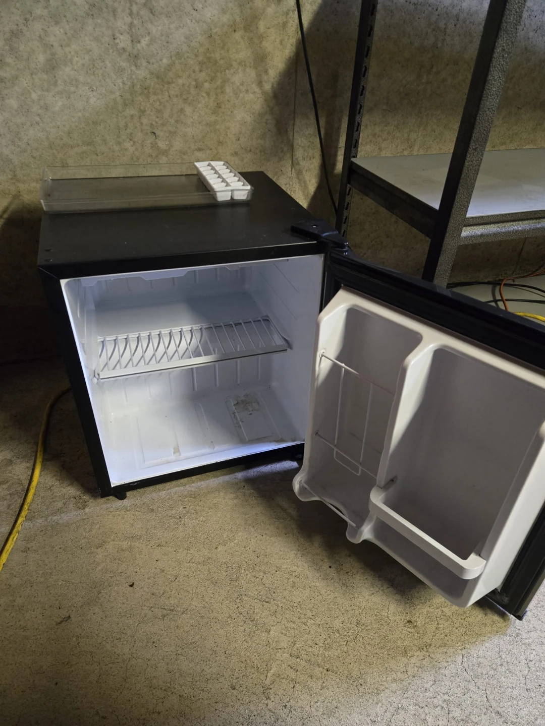 Sunbeam Mini Fridge - photo 2