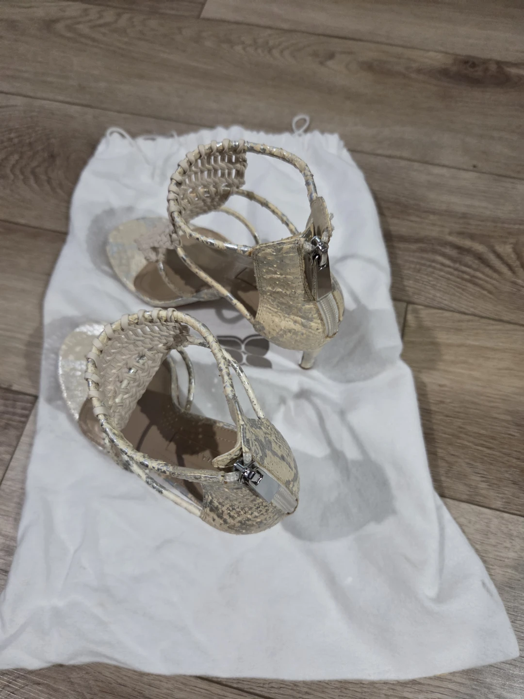 [BCBG] Maxazria High Heeles - Size 6.5 - photo 2