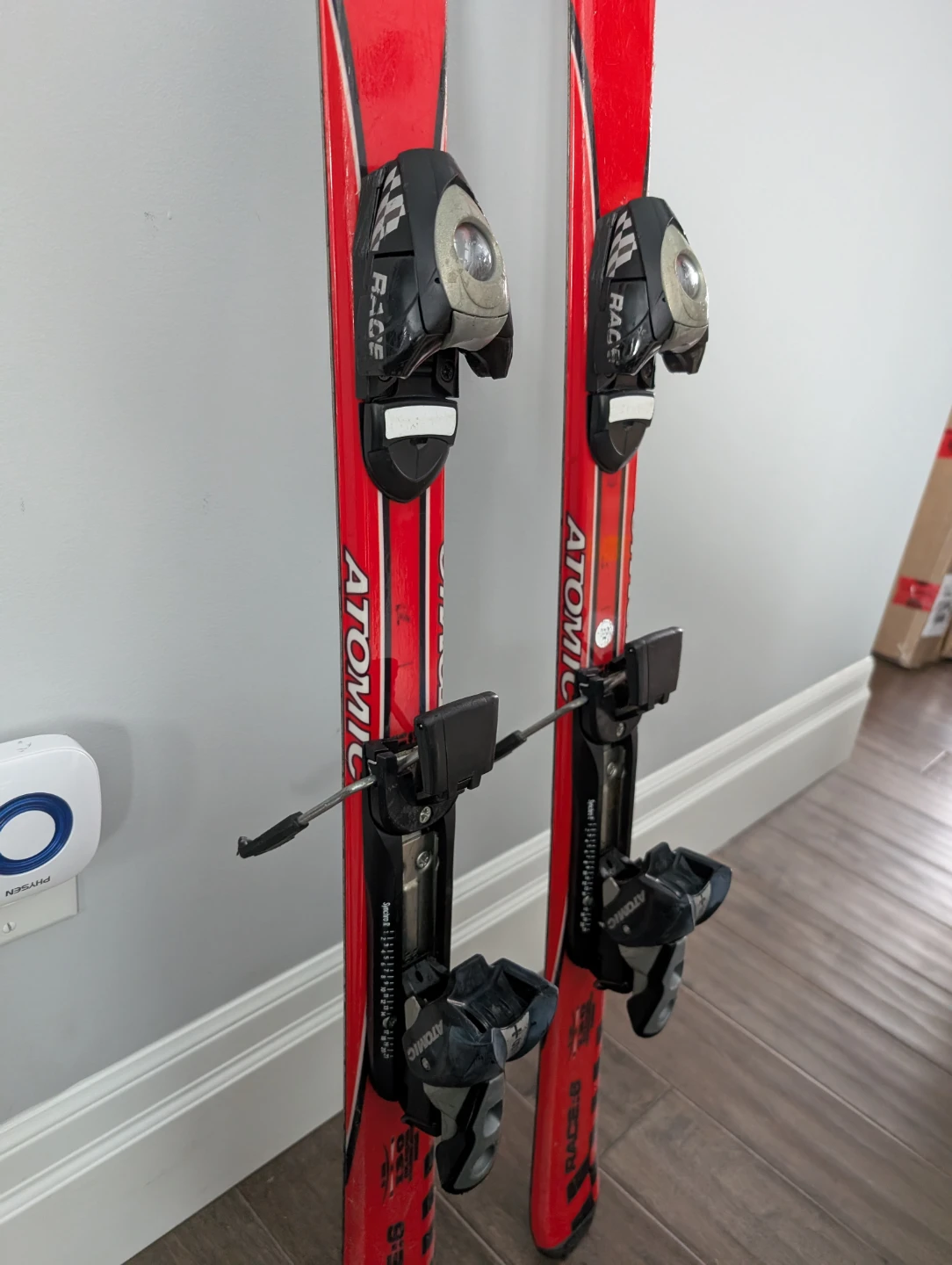 130cm Atomic Downhill Skis & Bindings For Sale - photo 5