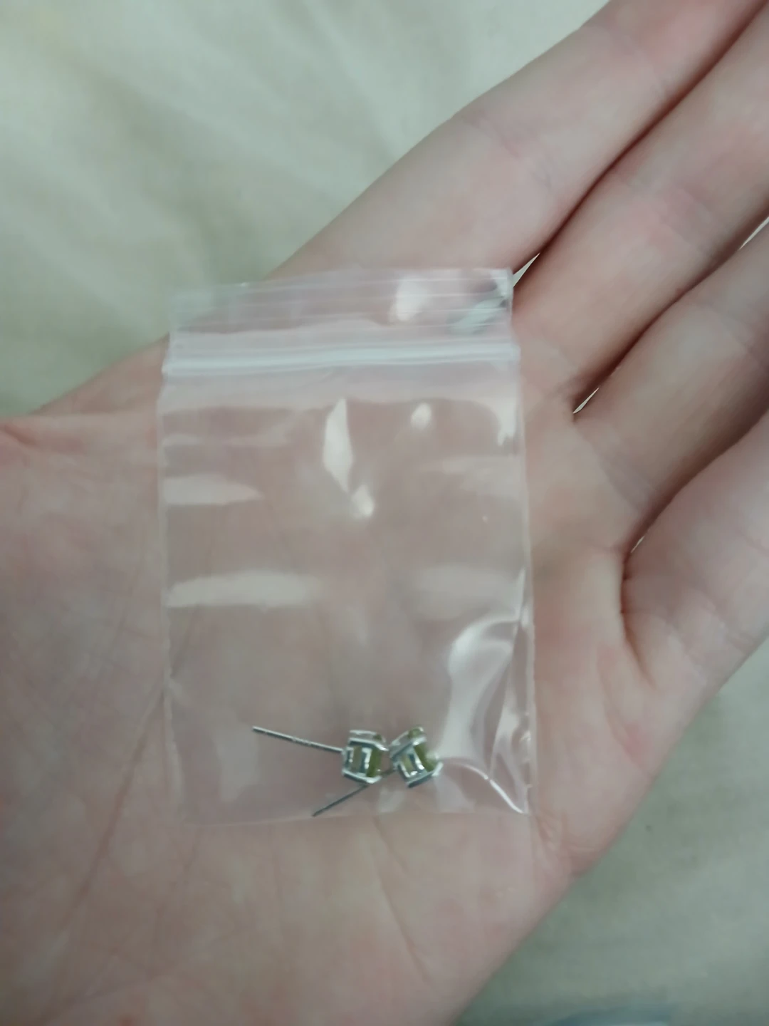 925 Silver And Peridot 4 Prong Stud Earrings - photo 4