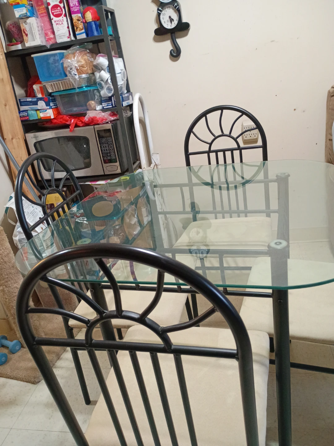 Table and chairs. - photo 4