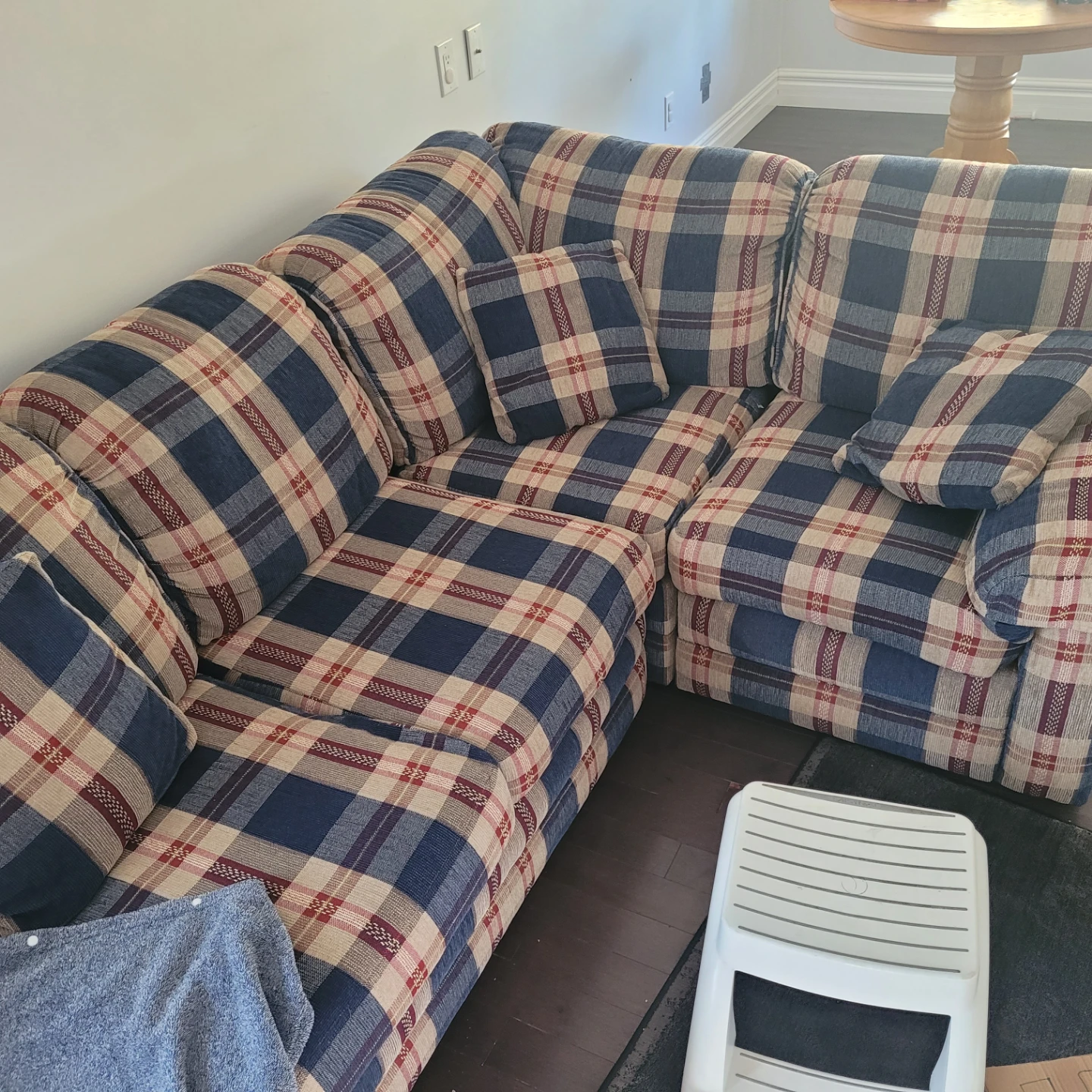 Tartan Sectional Couch with Ottoman - photo 3