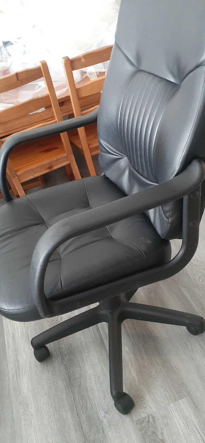 Black Office Chair - photo 2
