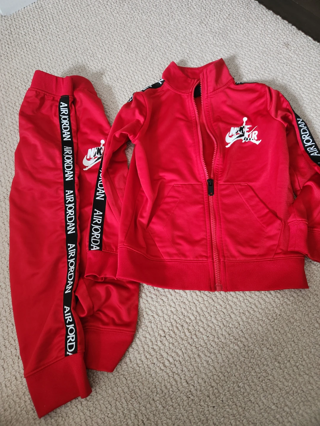 Jordan Tracksuit Set size 4t - 5t trophy