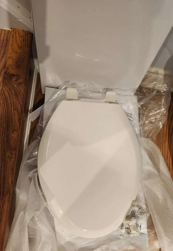 White Toilet Seat with Lid 🧡