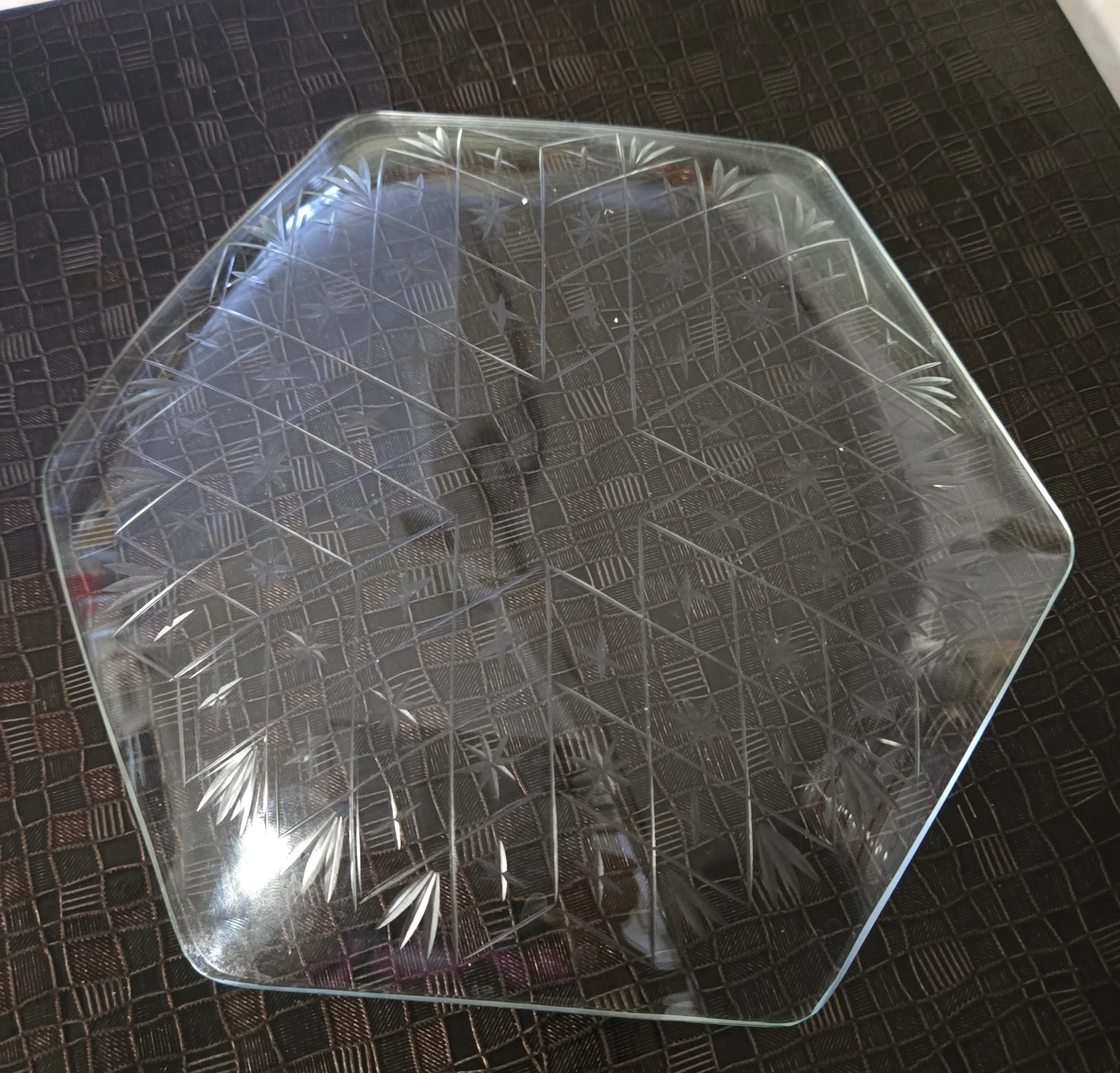 Set of 5 Hexagonal Glass Plates with Etched Design - photo 2