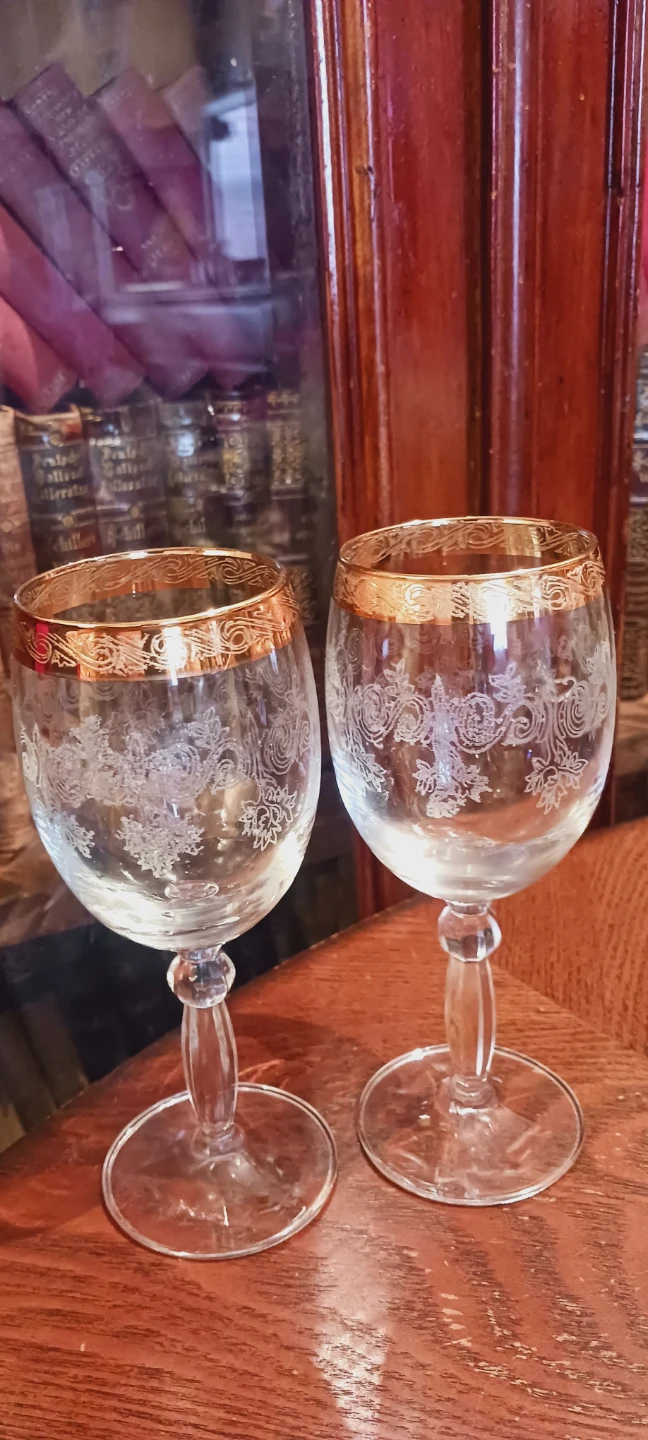 24K Gold Rim Etched Crystal Glass Wine Goblets - photo 3