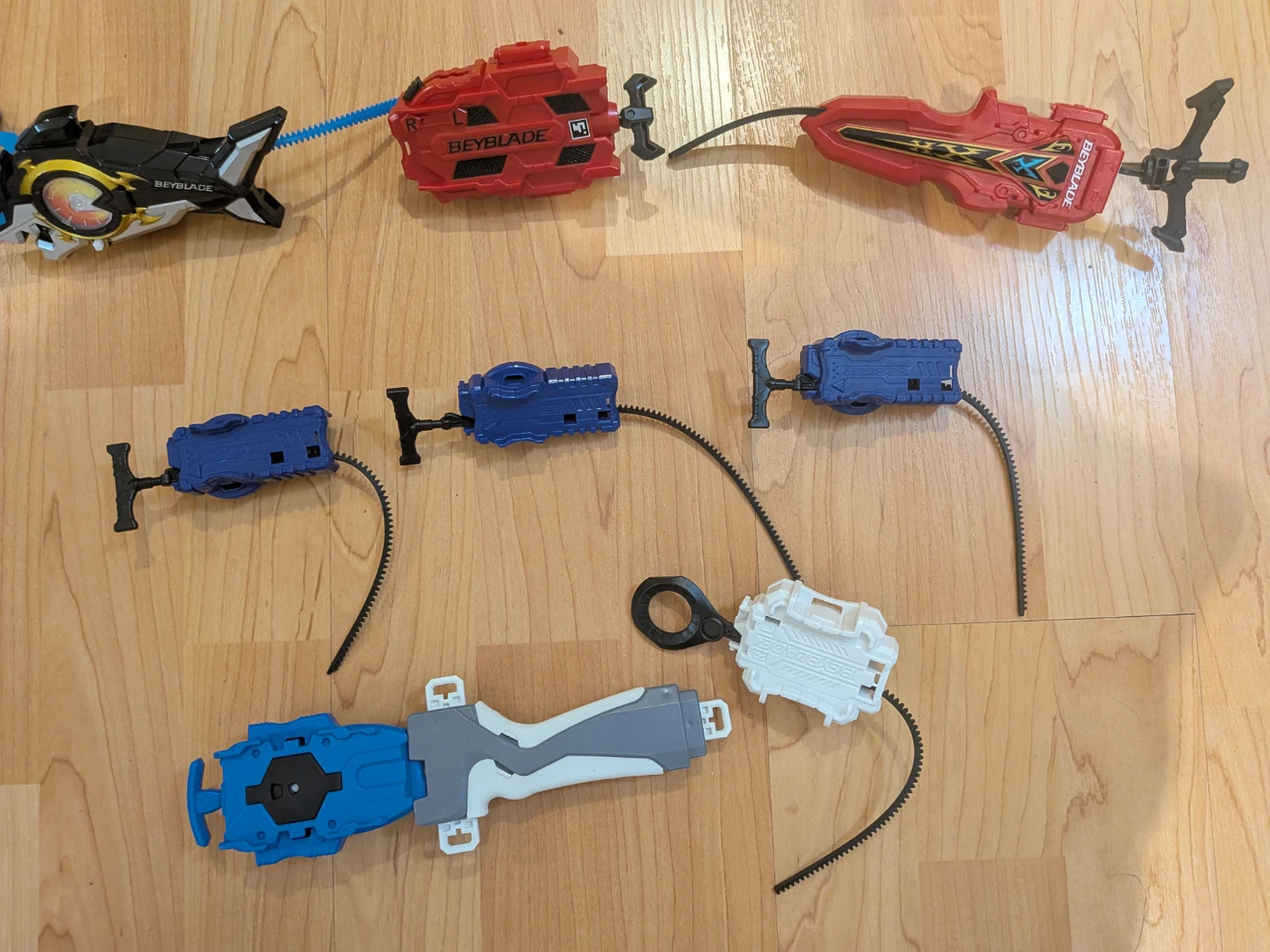 Beyblade Lot with Launchers and Beyblades - photo 3