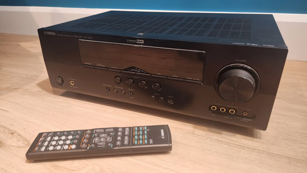 Yamaha Natural Sound AV Receiver HTR-6230 (with remote)