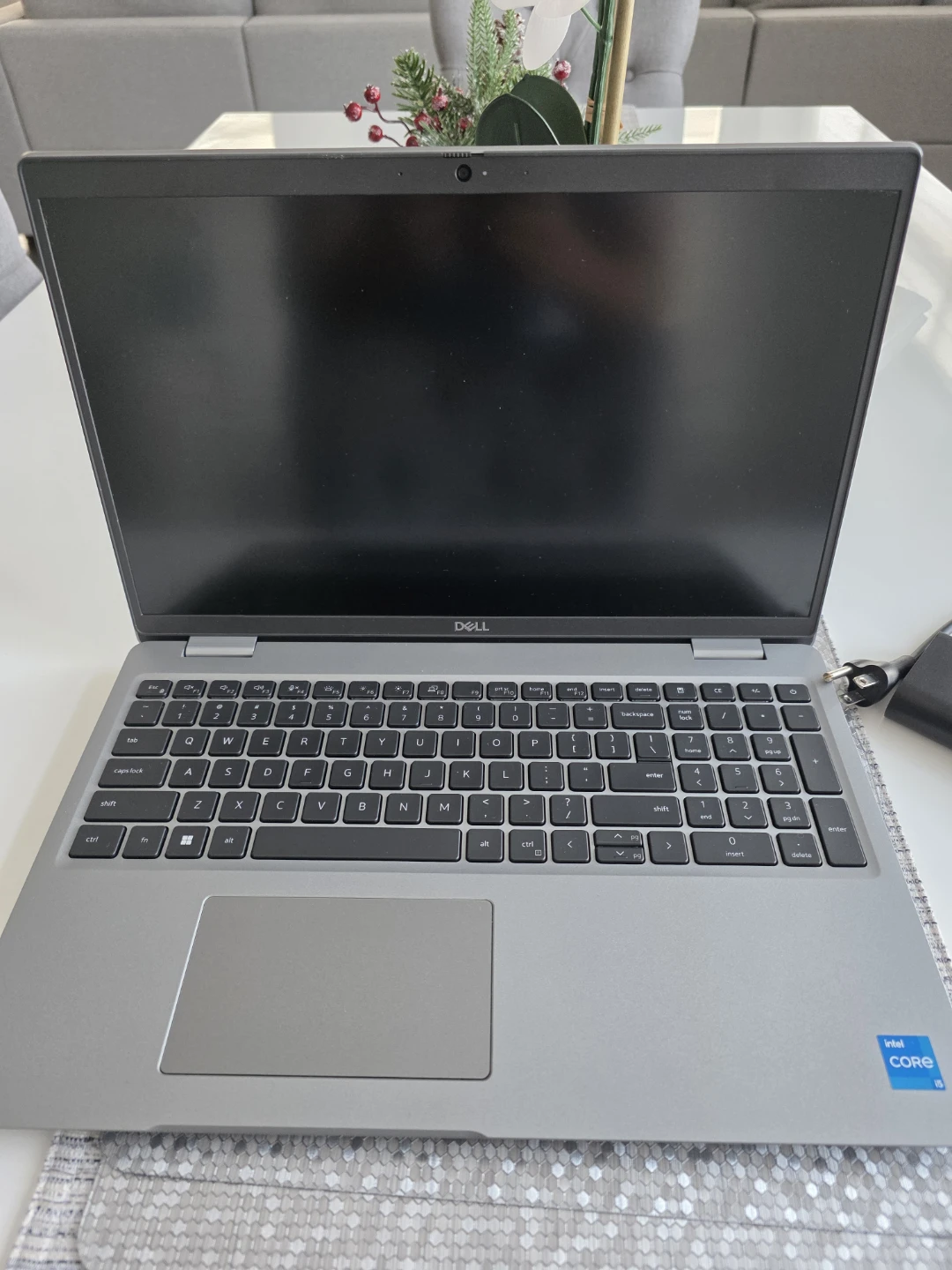 Dell Latitude 5530 Laptop - photo 2
