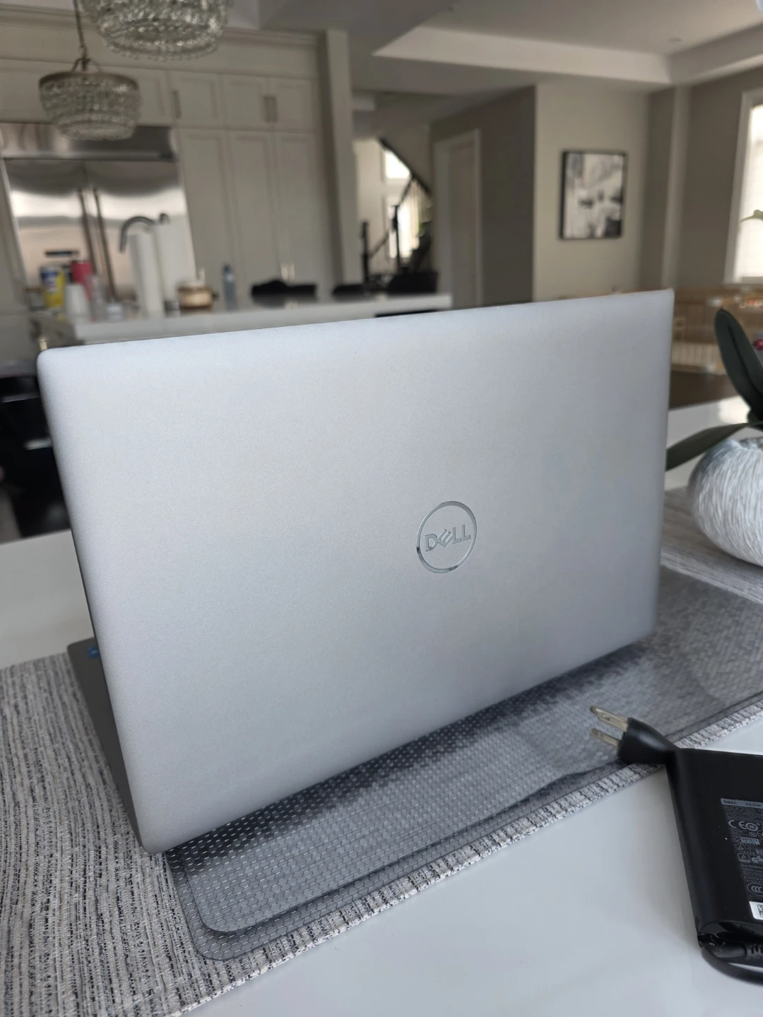 Dell Latitude 5530 Laptop - photo 3