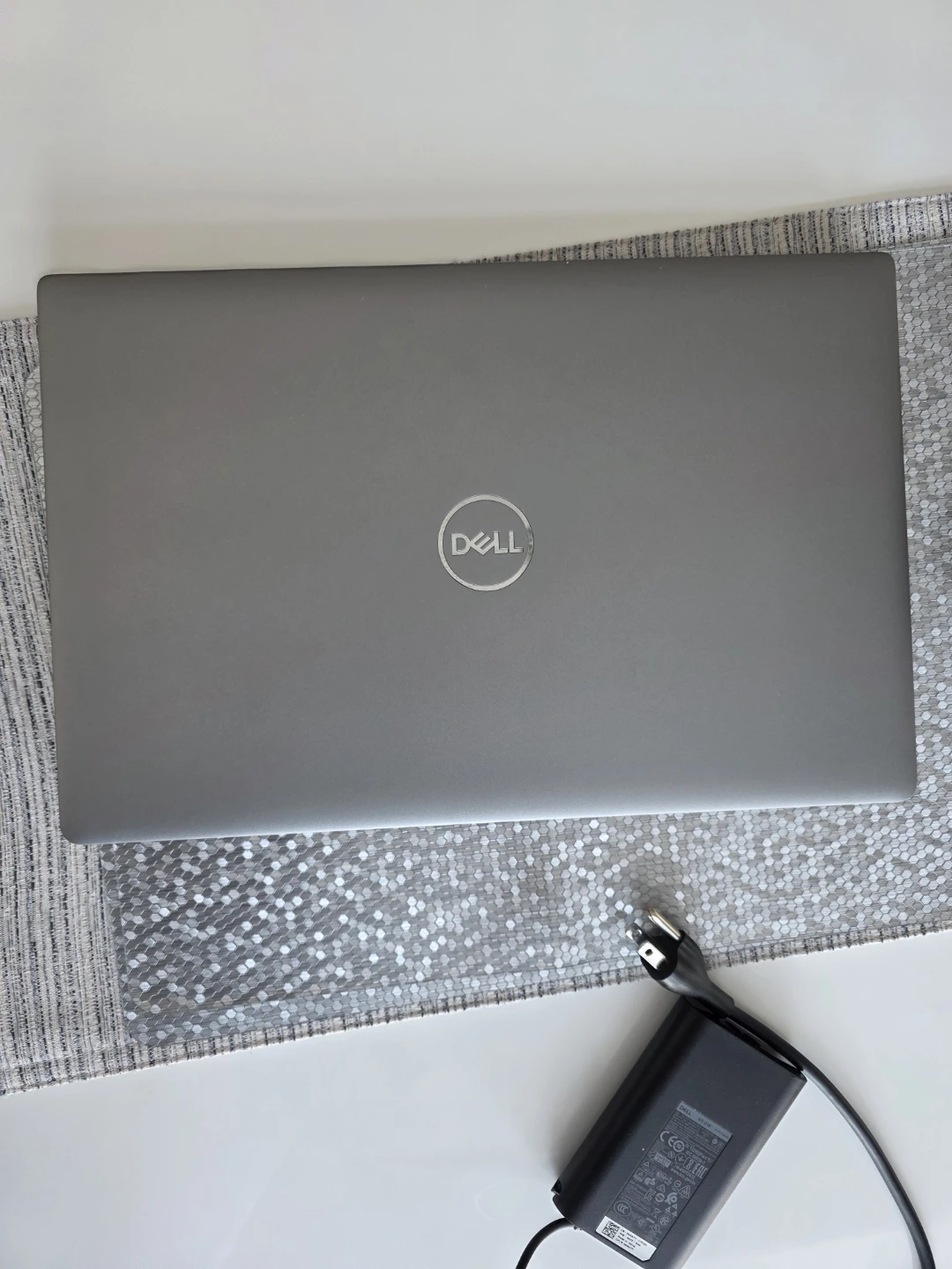 Dell Latitude 5530 Laptop - photo 4