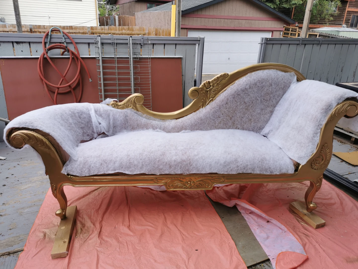 Vintage Chaise Lounge with Gold Trim - photo 3