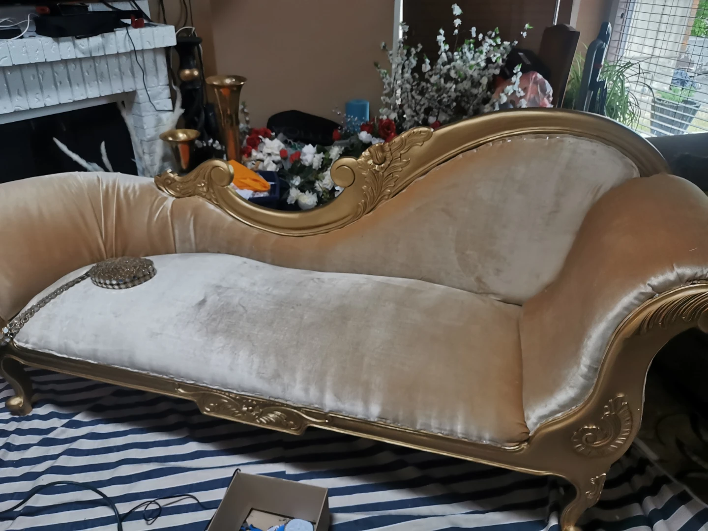 Vintage Chaise Lounge with Gold Trim - photo 4