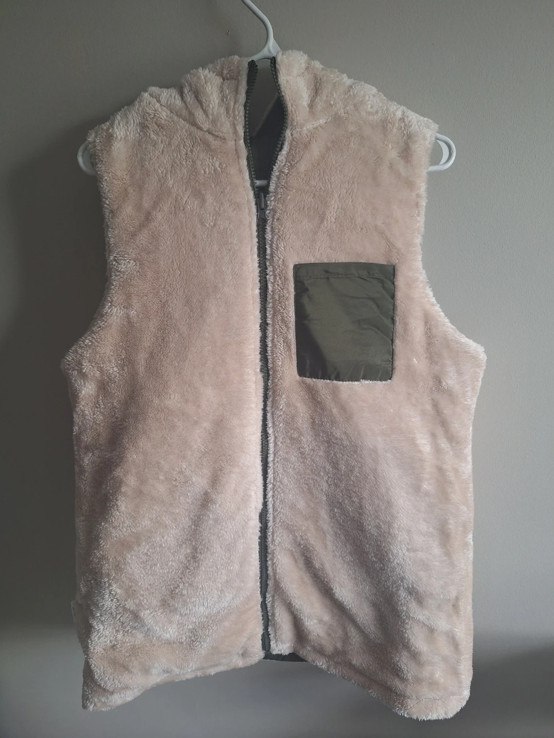 NEW Reversible Green Puffer Vest with Sherpa Lining - photo 3