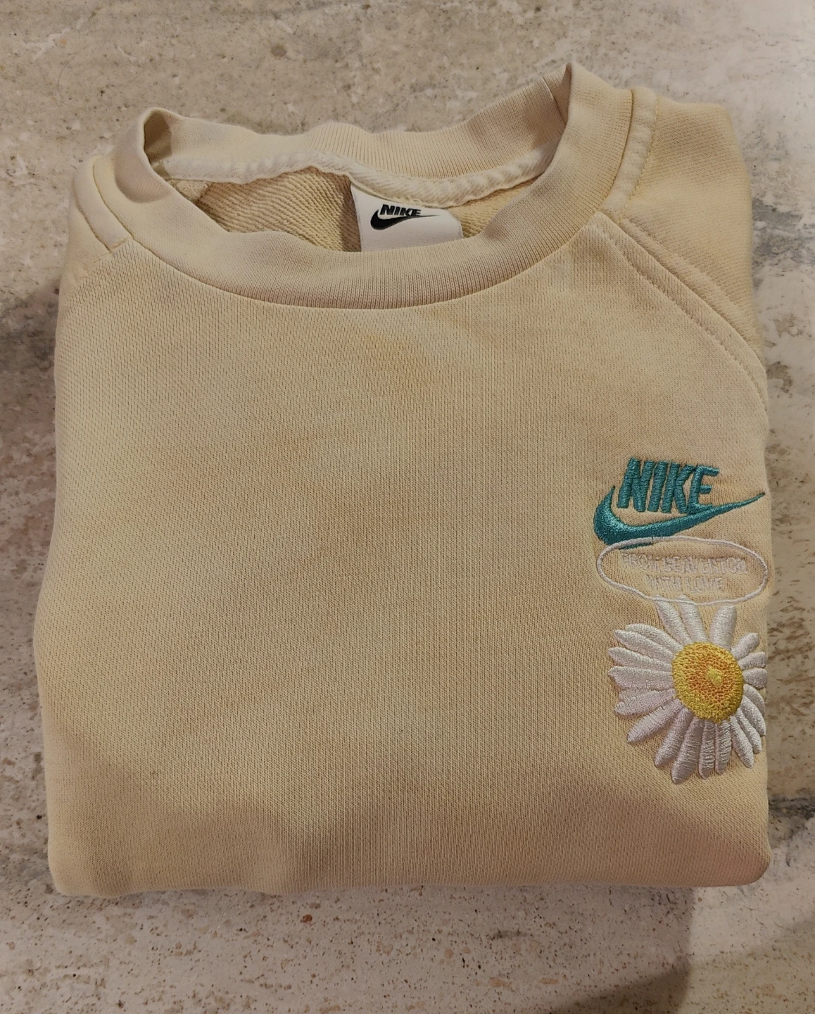 Nike sweatshirt with Daisy