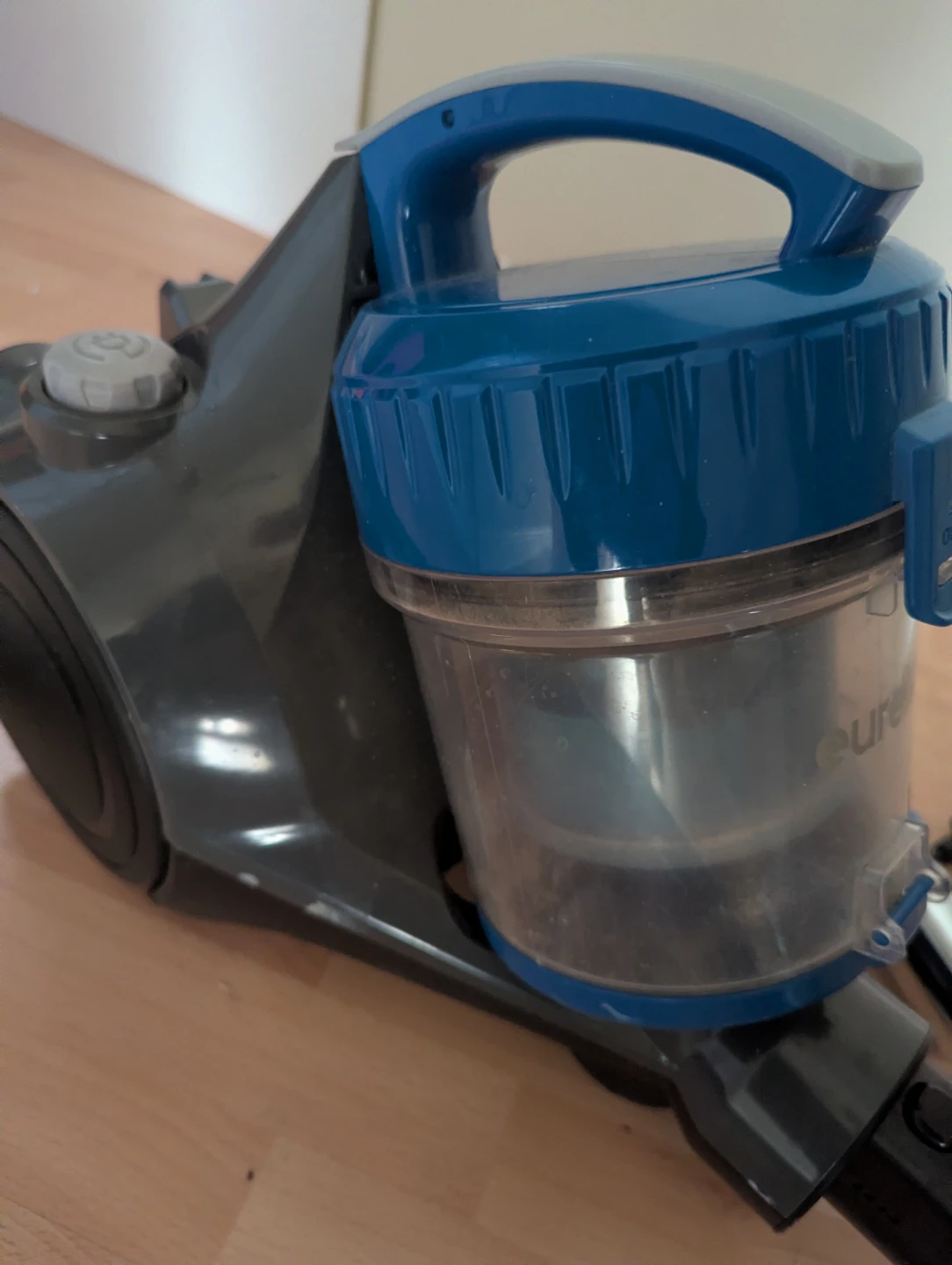 Read ad: eureka vacuum working but low suction and missing - photo 2