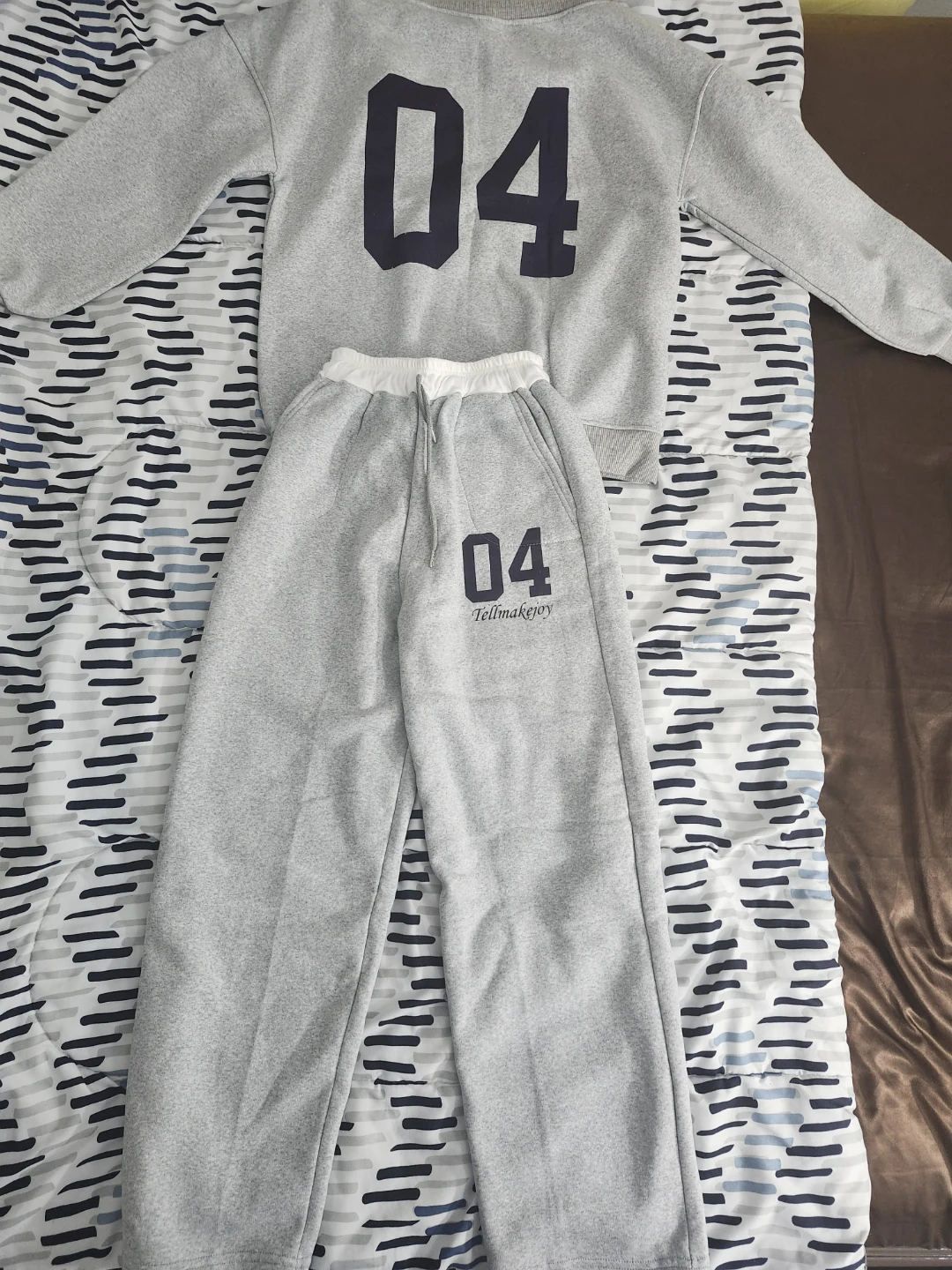 Grey Sweatshirt and Jogger Set with '04' Graphic