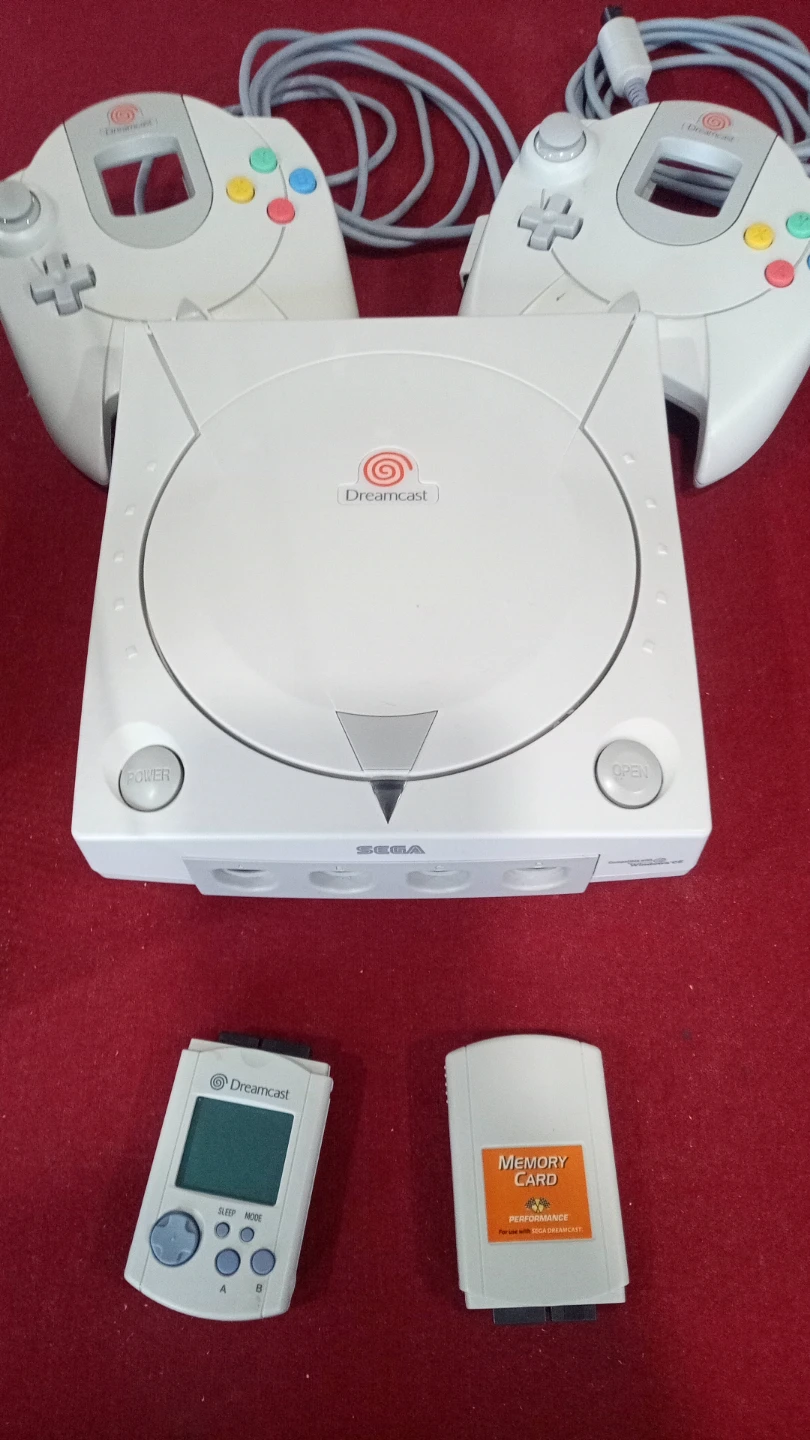 Sega Dreamcast Bundle, Controllers, Memory Card and games.