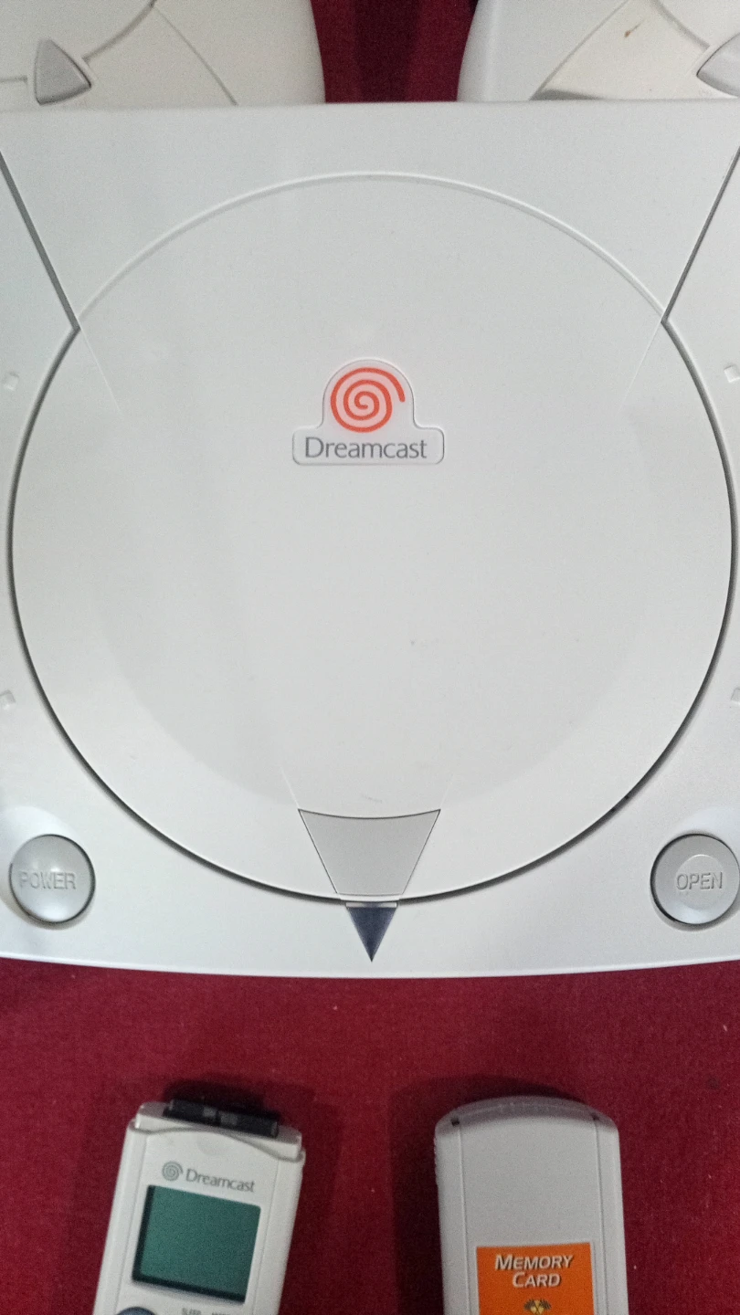 Sega Dreamcast Bundle, Controllers, Memory Card and games. - photo 2