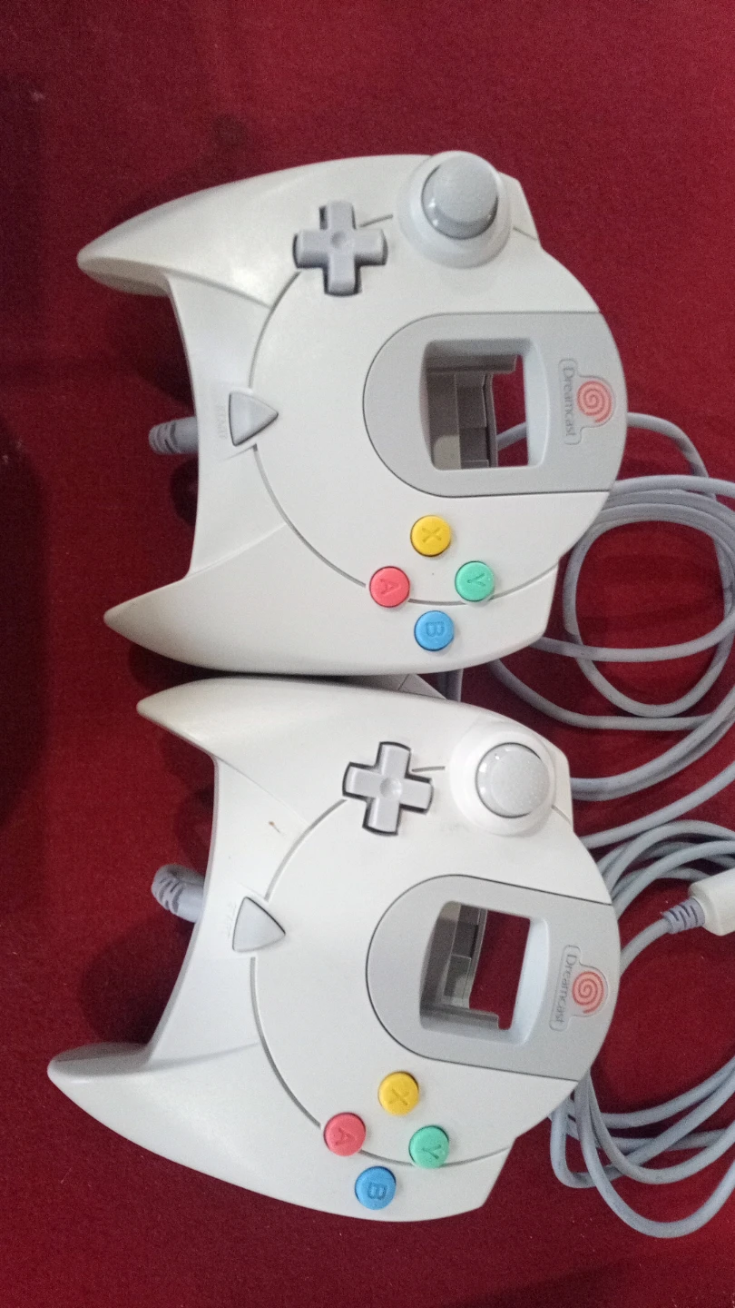 Sega Dreamcast Bundle, Controllers, Memory Card and games. - photo 3