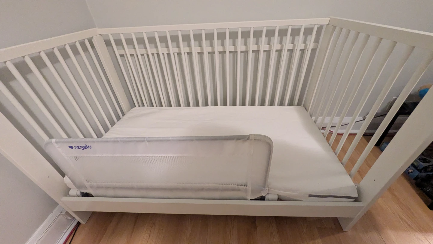 White Convertible Crib with mattress - photo 2