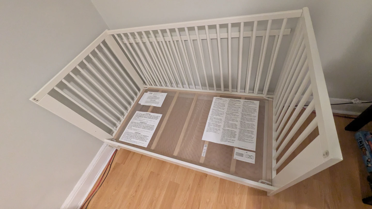White Convertible Crib with mattress - photo 4