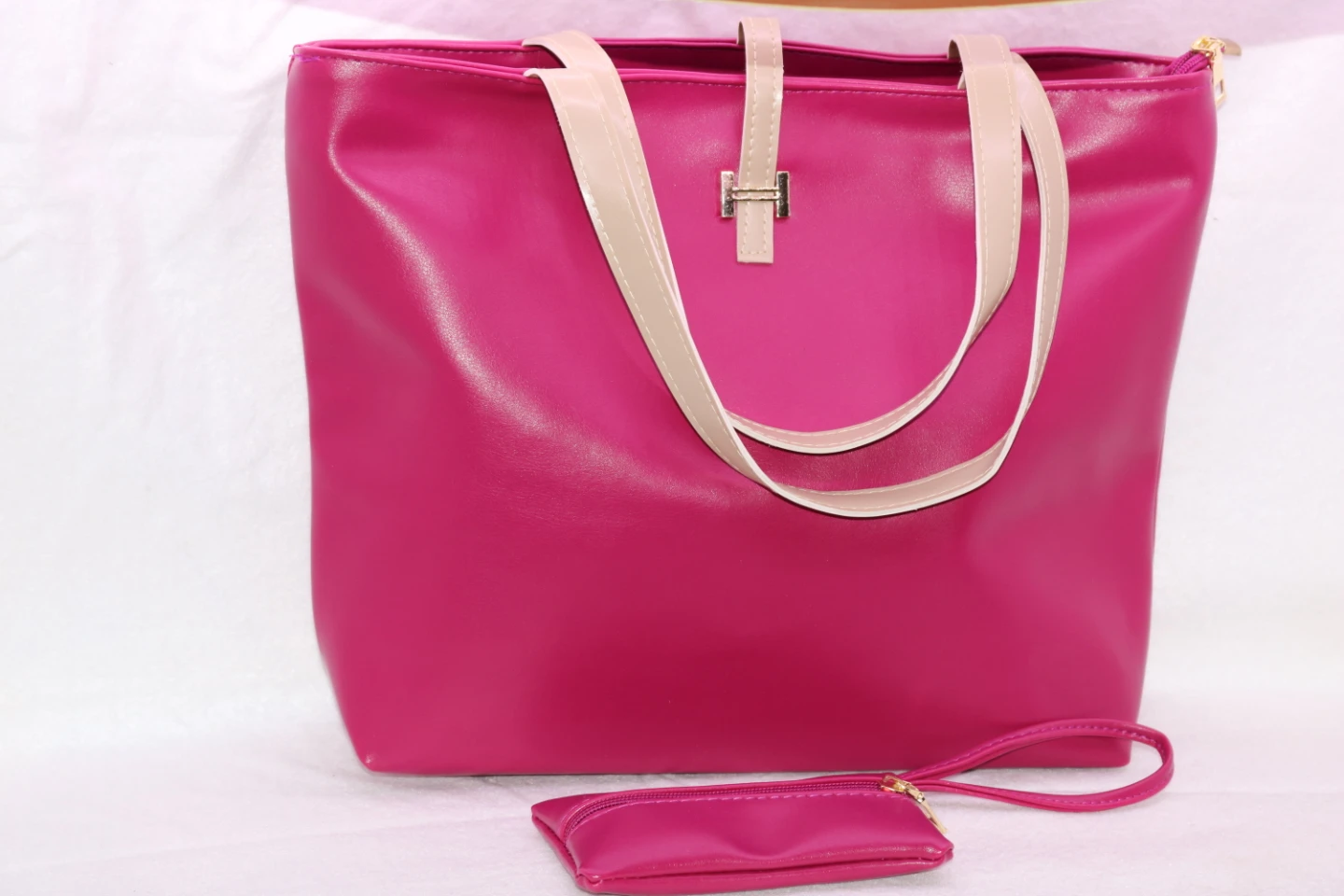 Brand New Tote Handbag with Matching Pouch - photo 4