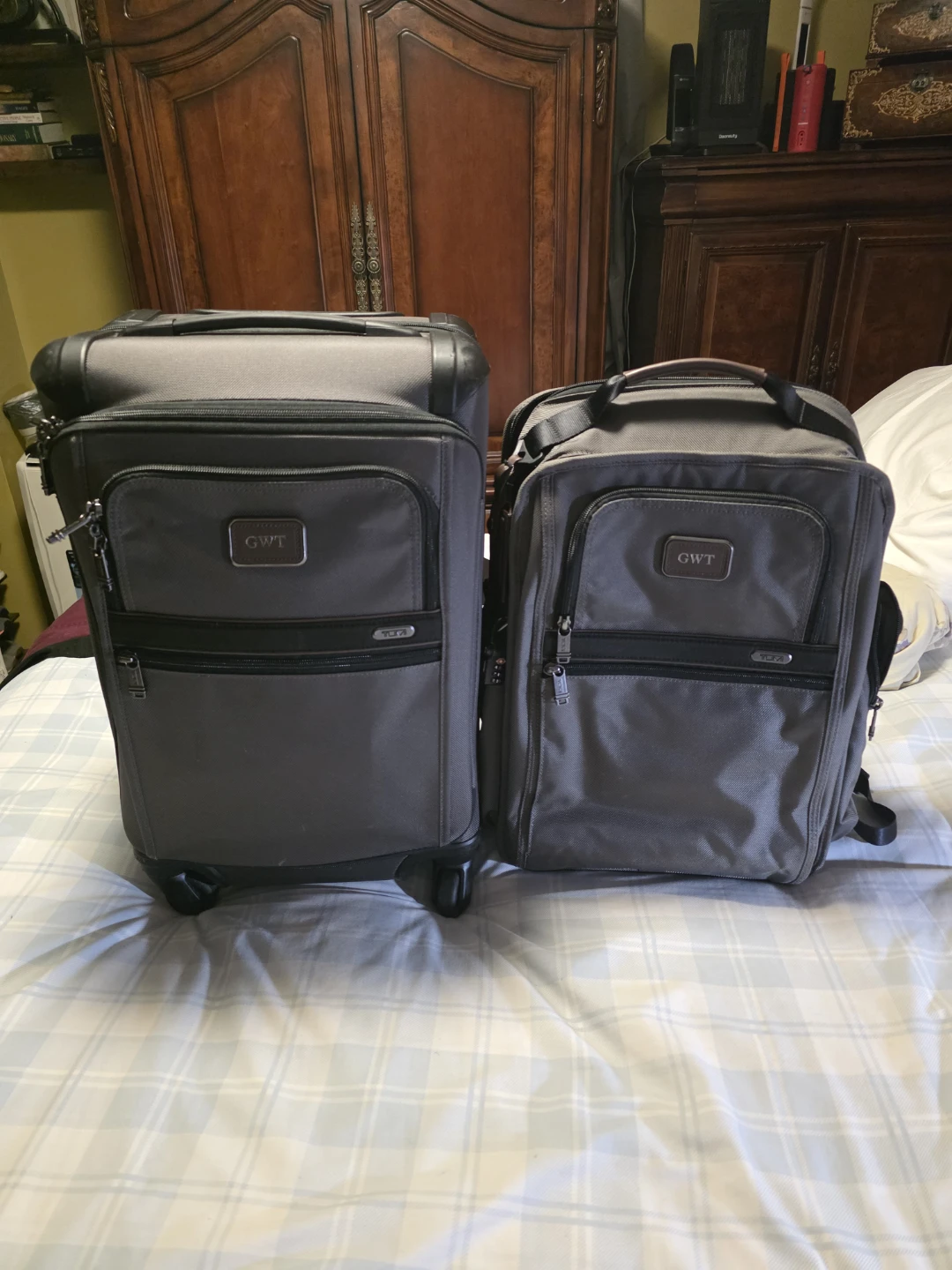 Tumi Alpha 2 Suitcase and Carry-On Bag Set