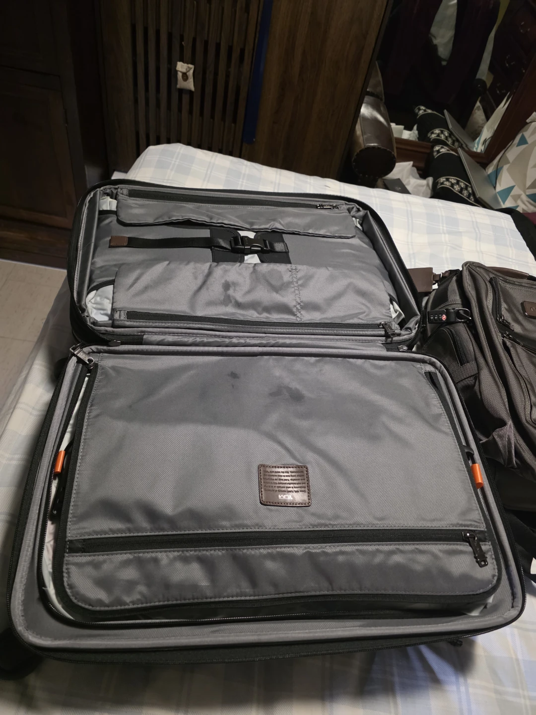 Tumi Alpha 2 Suitcase and Carry-On Bag Set - photo 5