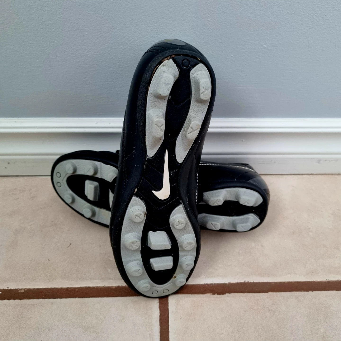 Nike Jr. Tiempo Genio Soccer Cleats Child's sz 2 - photo 4