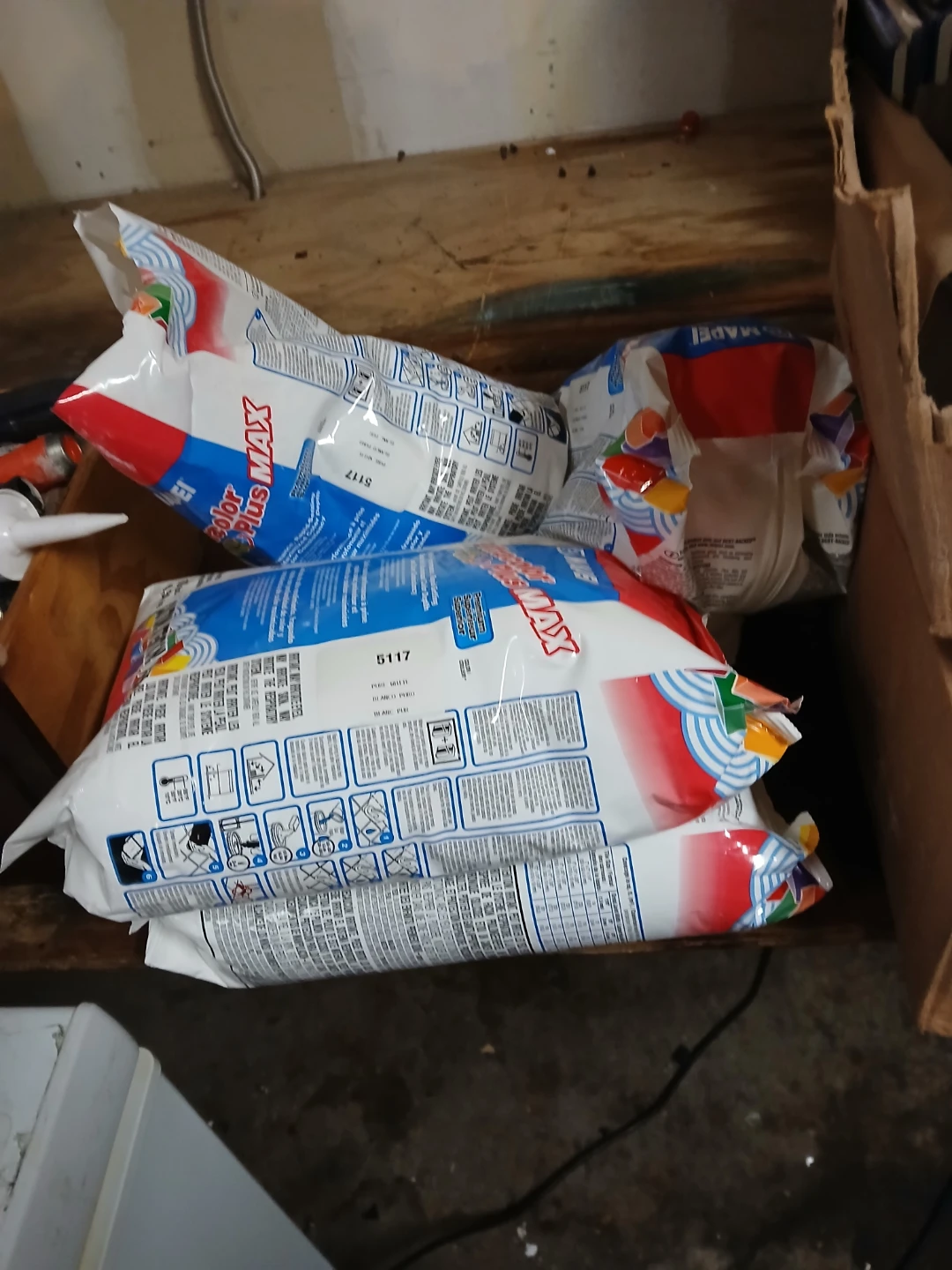 3 boxes of tile and grouth - photo 4