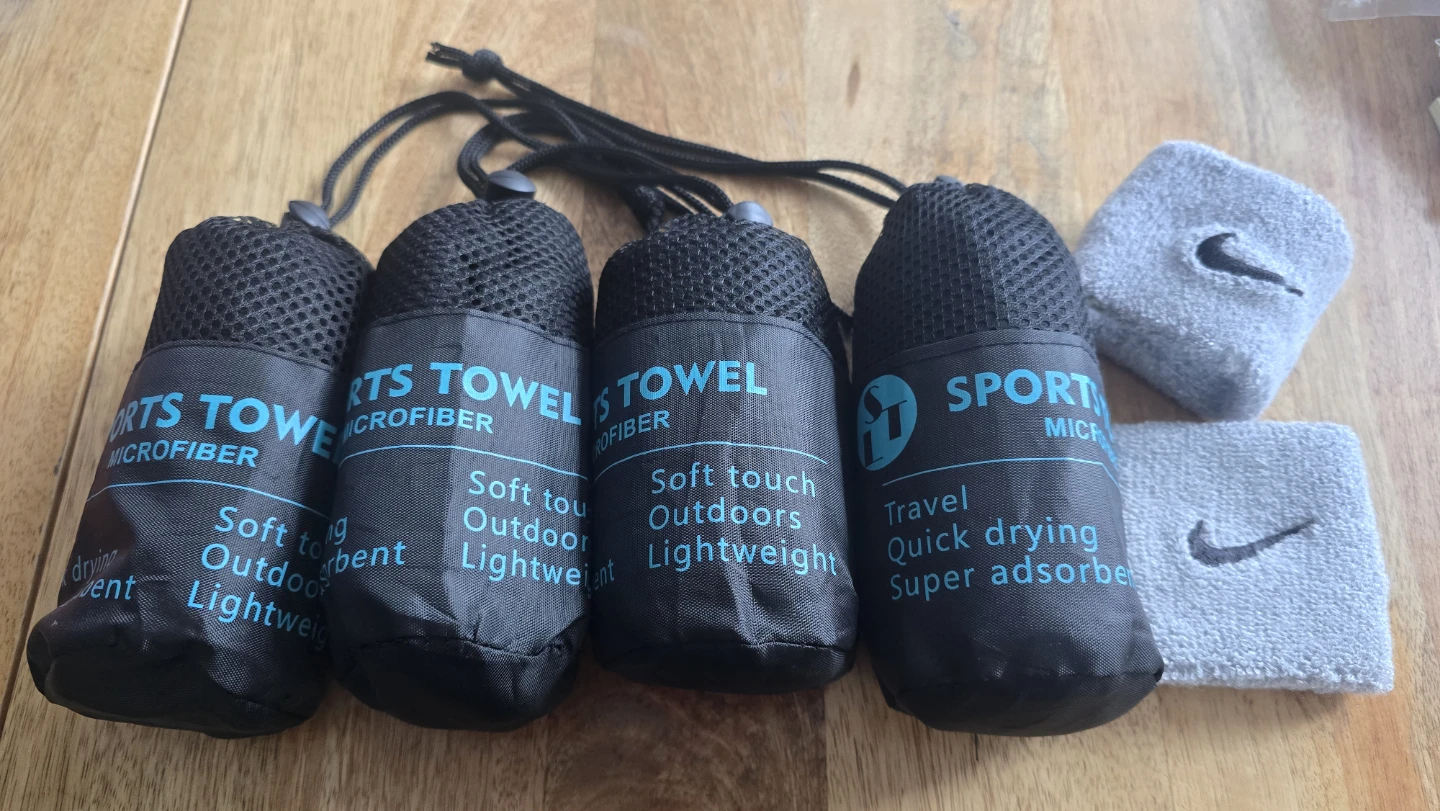 4 Quick-Dry Black Sports Towels + Nike Wristband Set
