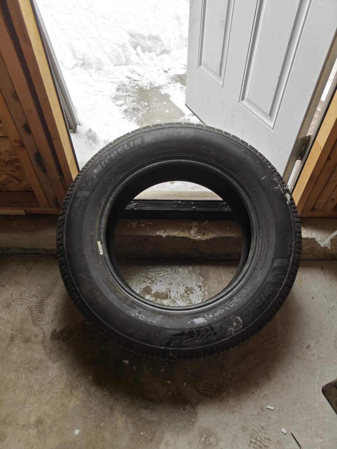 4x Michelin Defender 2 – 235/65R18 – Like New (2025 DOT) - photo 3