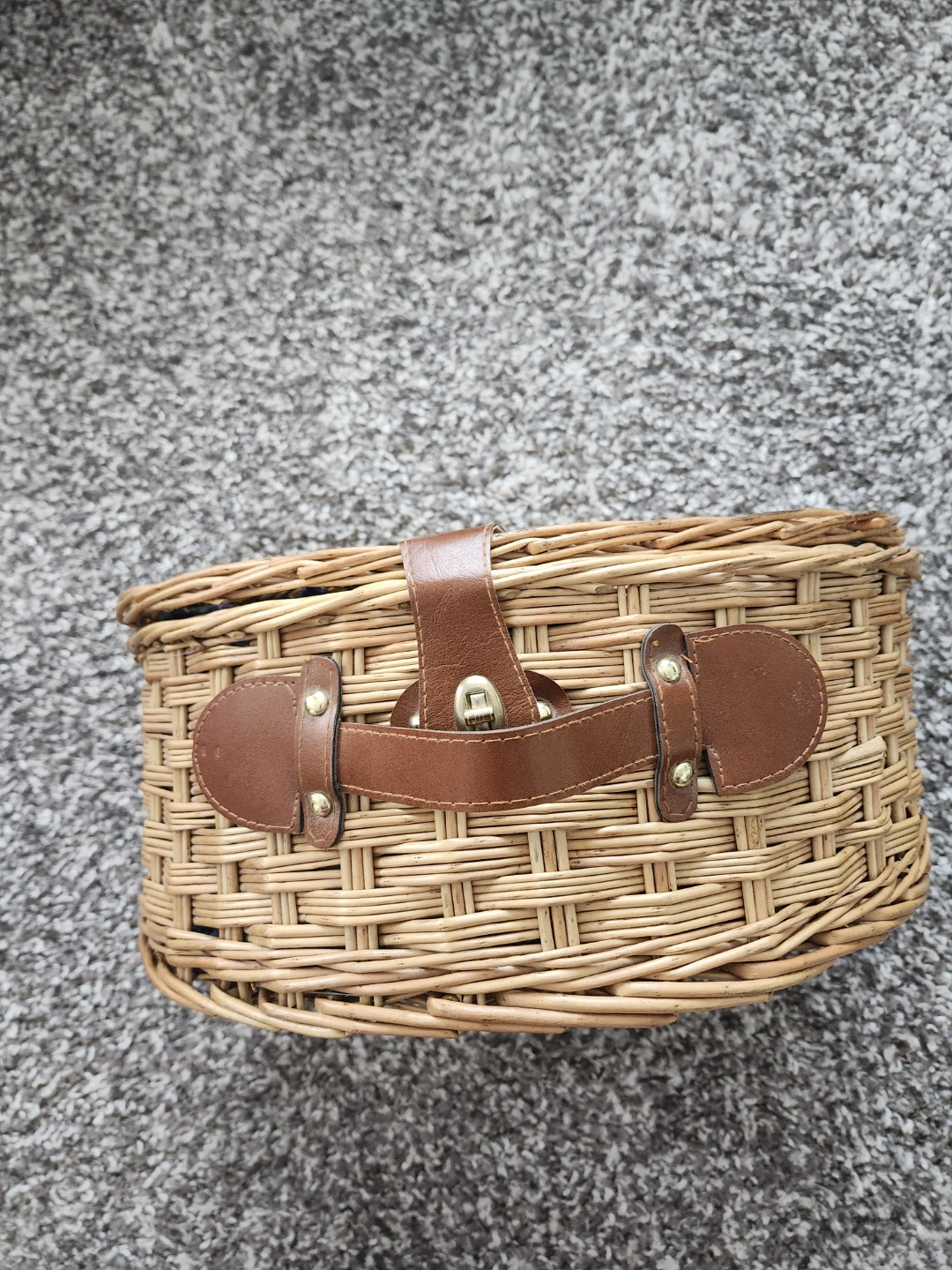 Vintage-Style Wicker Picnic Hamper Set - photo 3