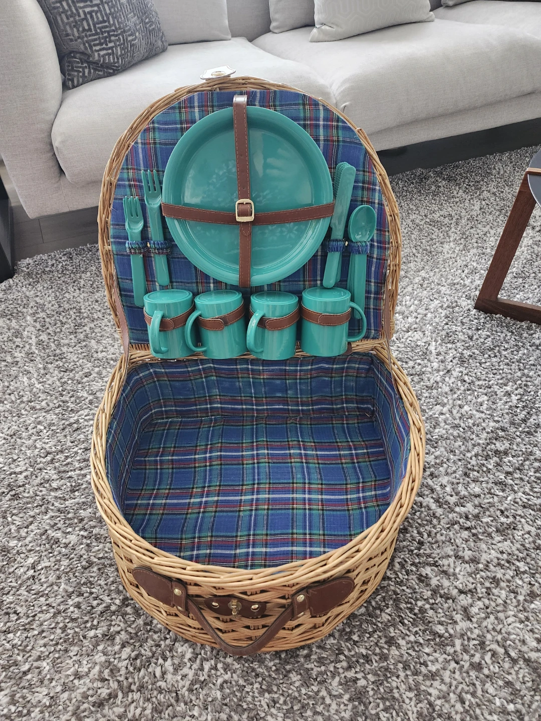 Vintage-Style Wicker Picnic Hamper Set - photo 4