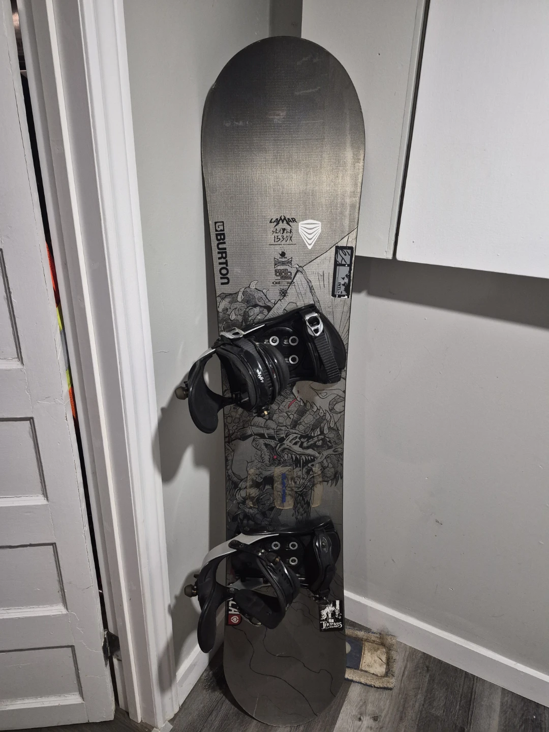 Lamar Slayer 1530X Snowboard with Lamar mx30 Bindings