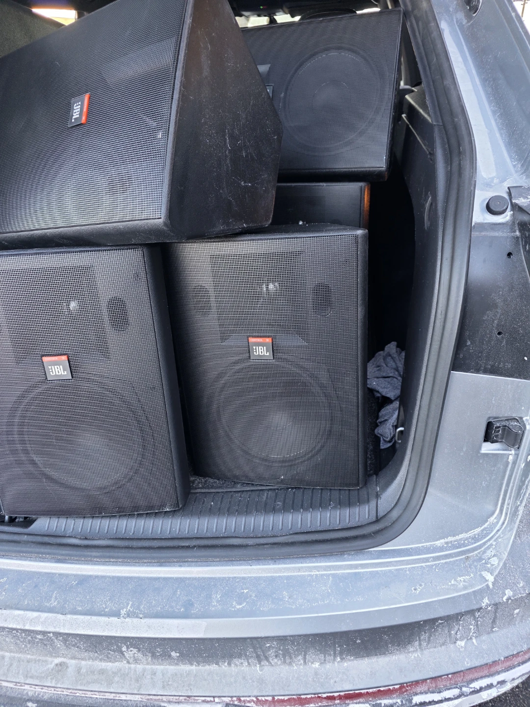 JBL Professional Speakers 3subs & 8 mids!!! All have great sound